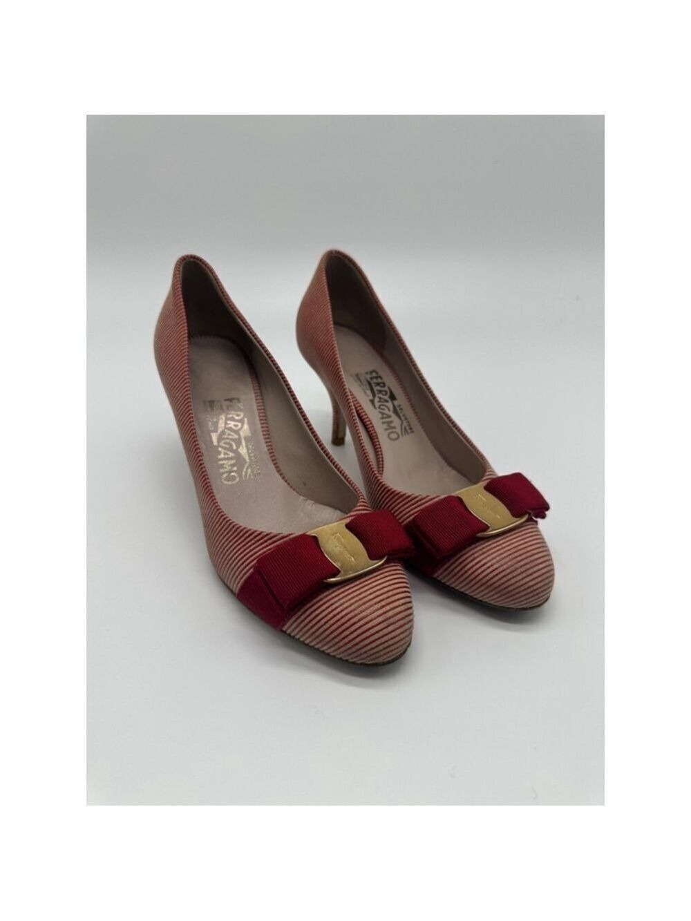 Salvatore Ferragamo Vara Bow Pumps Size 5 Leather Heels w Dust Bag - Picture 3 of 9
